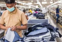 Monomaterial garments for easy recycling, how to plan stitch types and color families